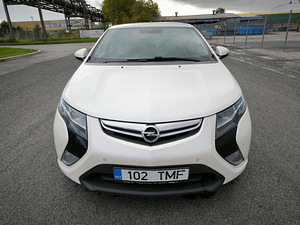 Opel Ampera plug in 2012 (1 фото из 12)