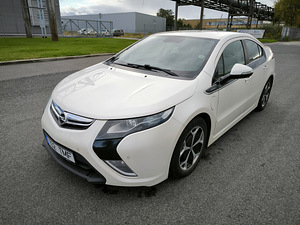 Opel Ampera plug in 2012 (2 фото из 12)
