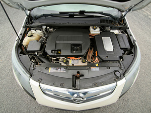 Opel Ampera plug in 2012 (7 фото из 12)