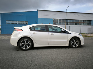 Opel Ampera plug in 2012 (8 фото из 12)