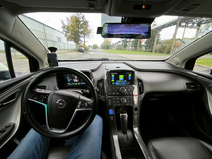 Opel Ampera plug in 2012 (9 фото из 12)