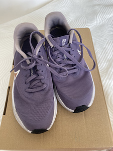 Кроссовки Nike размер 36,5 (2 фото из 3)