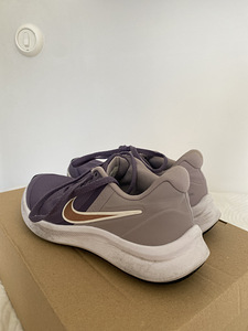 Кроссовки Nike размер 36,5 (3 фото из 3)