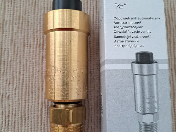 Автоматический воздухоотводчик.