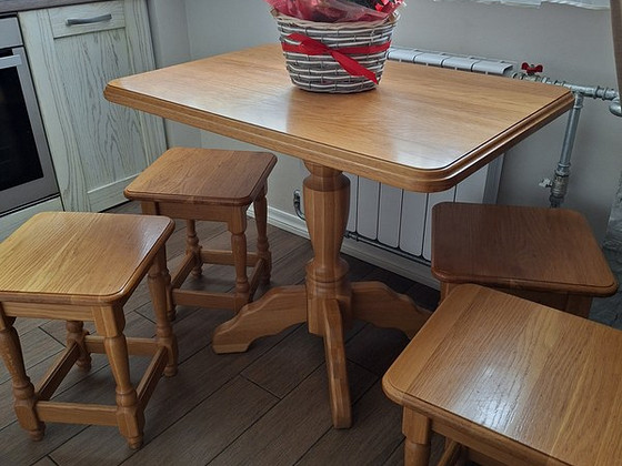 Köögilaud +4 taburetti (tamm)