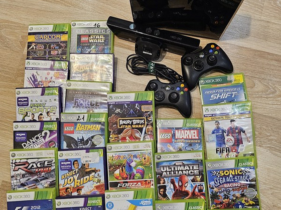 Xbox 360 с играми, Kinect и 2 контроллерами.