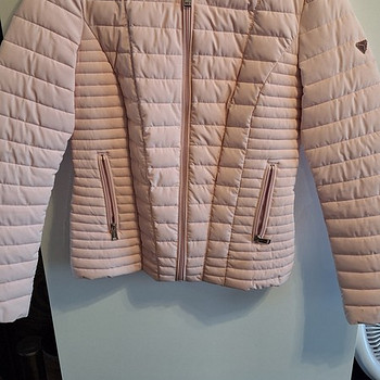 Продам куртку осенную GUESS