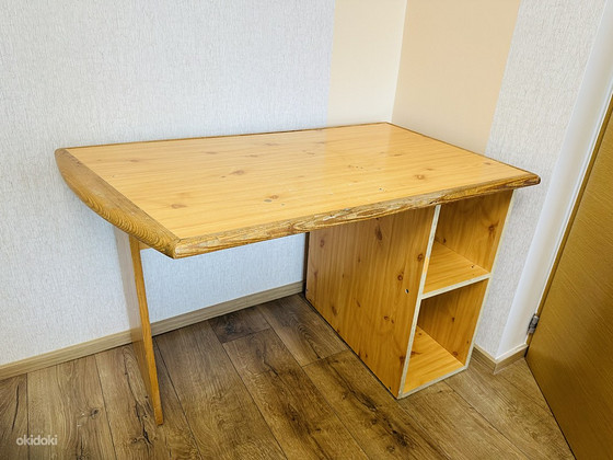 Müüa männipuidust laud