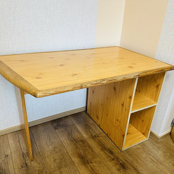 Müüa männipuidust laud