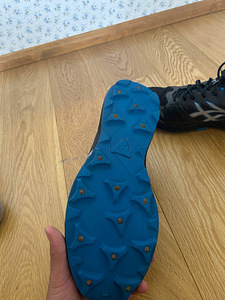 Кроссовки Asics gore tex (3 фото из 4)