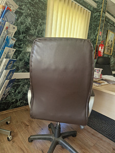Töölaua tool (1 foto / 3)