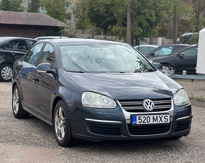 VOLKSWAGEN JETTA (3 foto / 8)