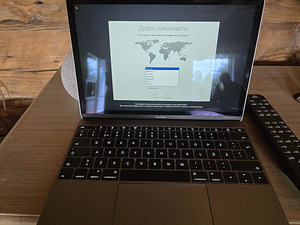 MakBook (2 фото из 3)
