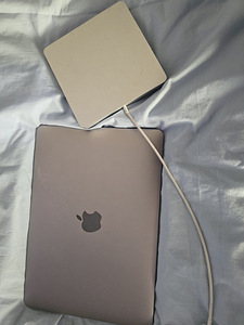 MakBook (3 фото из 3)