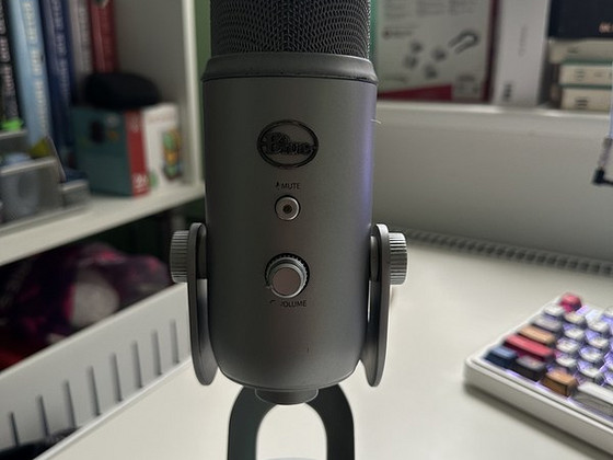 Микрофон Blue yeti