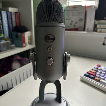 Микрофон Blue yeti