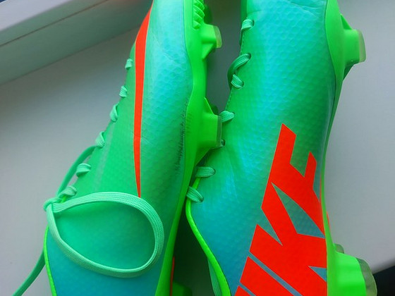 Футбольные кроссовки NIKE