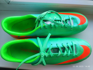 Футбольные кроссовки NIKE (2 фото из 4)