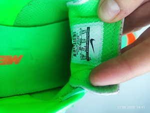 Футбольные кроссовки NIKE (4 фото из 4)