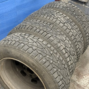 Продаются зимние шипованные шины на дисках, Pirelli 185/65/R