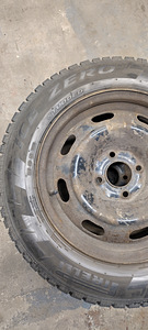 Продаются зимние шипованные шины на дисках, Pirelli 185/65/R (6 фото из 6)