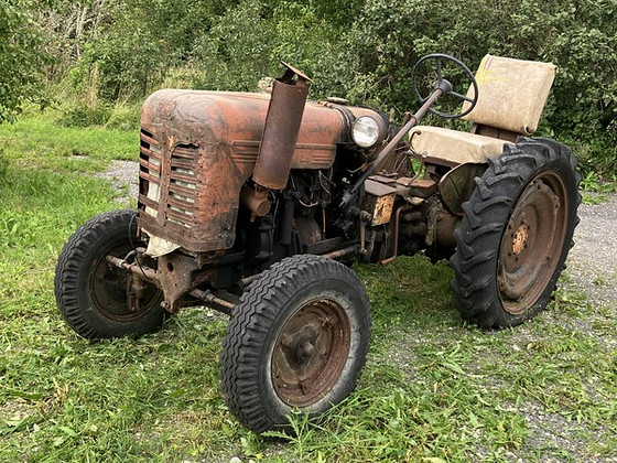 Vana traktor DT-14