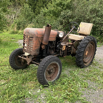 Vana traktor DT-14