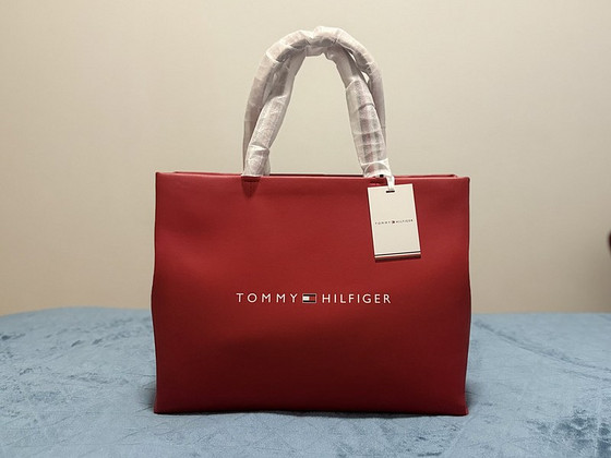 Müüa Tommy Hilfiger kott, uus