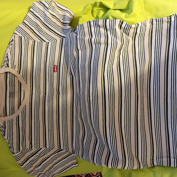 Продам футболку Levi's