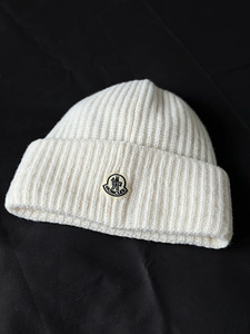 Мужская шапка Moncler Genius x Fragment в цвете Off White (1 фото из 2)