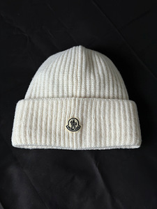 Мужская шапка Moncler Genius x Fragment в цвете Off White (2 фото из 2)