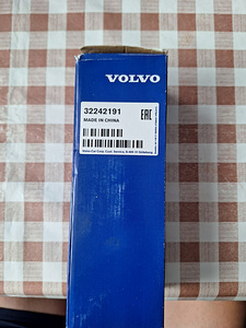 Продам 32242191 volvo оригинал (2 фото из 2)