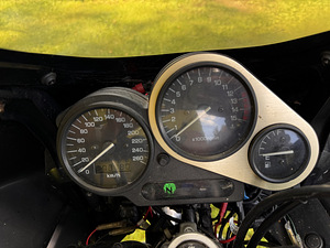 Legend ootab uut elu Müüa Yamaha FZS 600 Fazer (4 foto / 6)