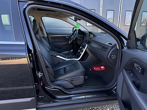 Volvo xc70 дизель 2.0 механика 133кВт (6 фото из 15)