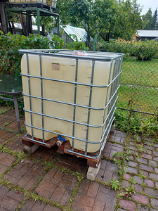 IBC контейнер 1000L (2 фото из 2)