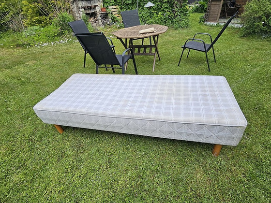 Продается пружинный матрас 80x200 см. Есть пятна.