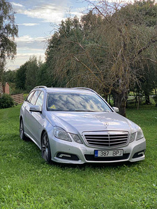 Mercedes-Benz E220 (1 foto / 12)