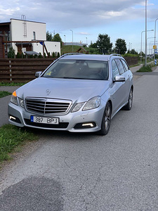 Mercedes-Benz E220 (2 foto / 12)