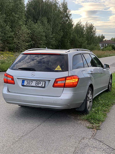 Mercedes-Benz E220 (3 foto / 12)