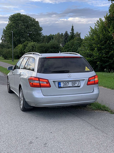 Mercedes-Benz E220 (4 foto / 12)