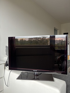 Samsung UE32D6000, 32”, Full HD, HDMI, USB (1 foto / 4)