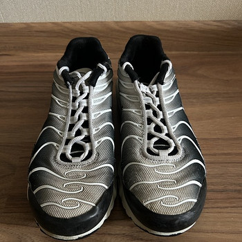 Nike tn air must-valged