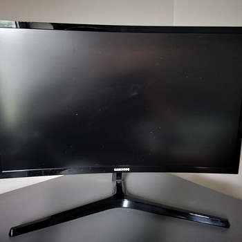 Изогнутый игровой монитор Samsung 24", 144Hz, Full HD