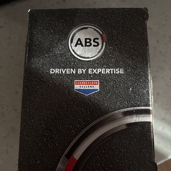 Продаются задние тормозные колодки ABS