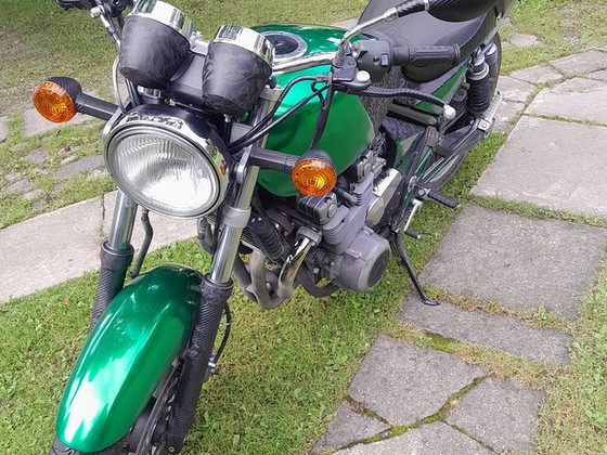 KAWASAKI ZR 550