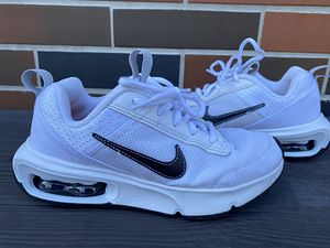 Кроссовки Nike р.36 (2 фото из 3)