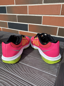 Nike р. 37,5 (2 фото из 3)