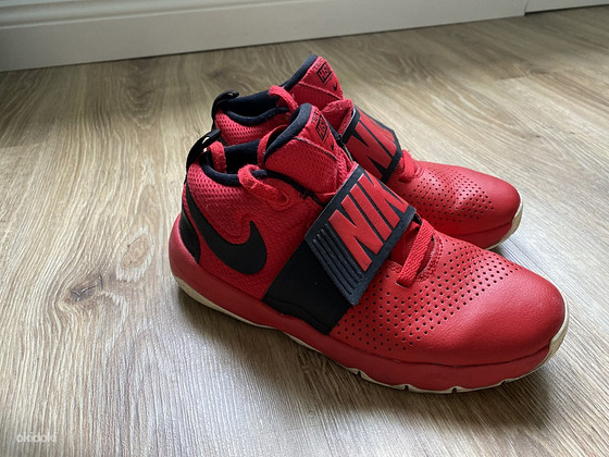 Nike р.37,5