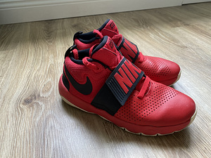Nike р.37,5 (1 фото из 2)