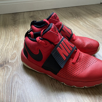 Nike р.37,5